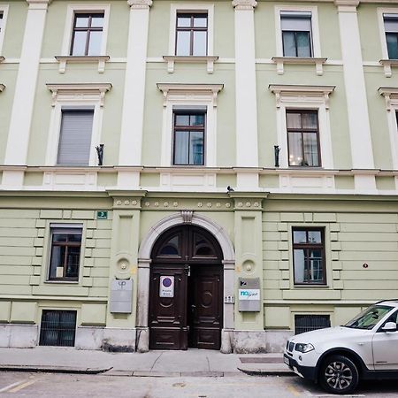 Apartment Center - Kersnikova Ljubljana Bagian luar foto