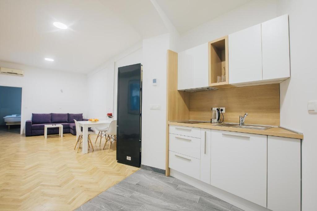 Apartment Center - Kersnikova Ljubljana Bagian luar foto