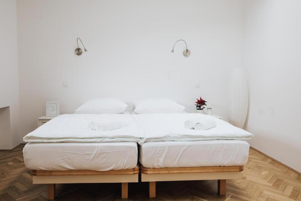 Apartment Center - Kersnikova Ljubljana Bagian luar foto